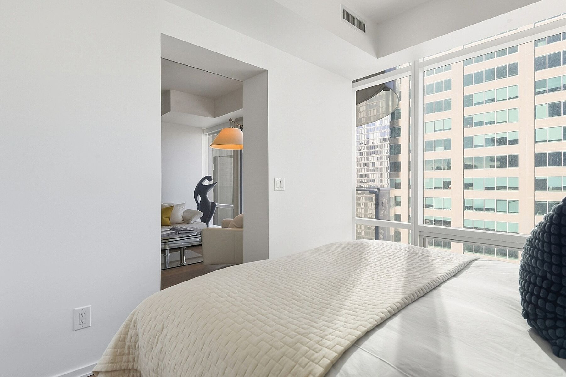  One Bloor - 物件實景