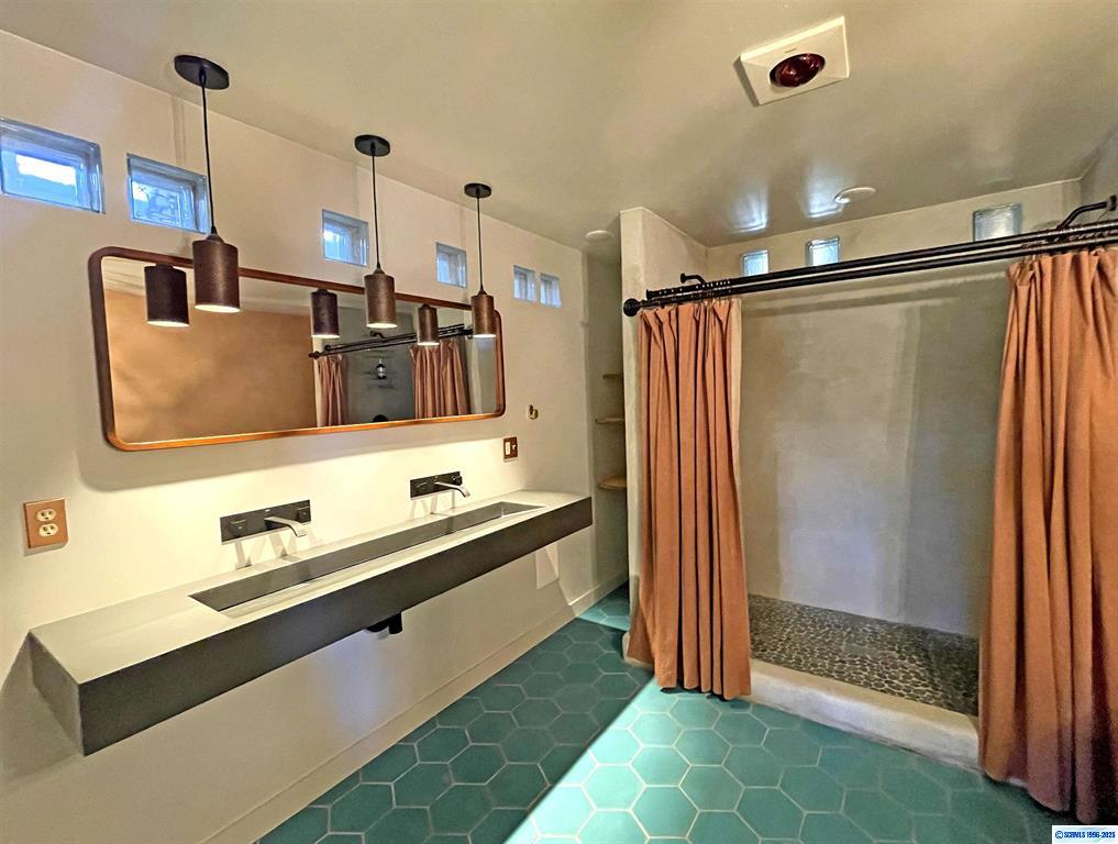 San Lorenzo, New Mexico, 88041, United States, 4 Bedrooms Bedrooms, ,4 BathroomsBathrooms,Residential,For Sale,1927895