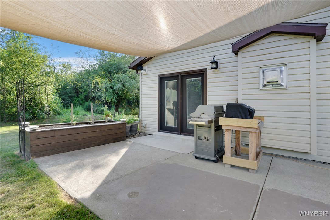 Lewiston, New York, 14092, United States, 4 Bedrooms Bedrooms, ,3 BathroomsBathrooms,Residential,For Sale,1916112