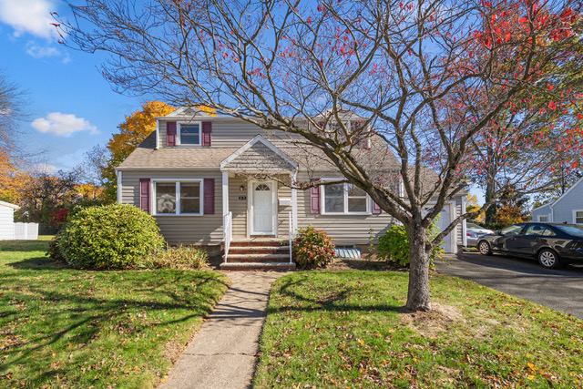 Fair Lawn, New Jersey, 07410, United States, 4 Bedrooms Bedrooms, ,2 BathroomsBathrooms,Residential,For Sale,1992454