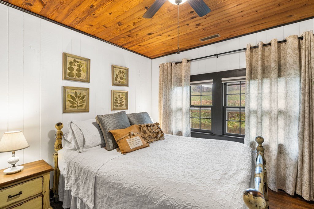 Brasstown, North Carolina, 28902, United States, 3 Bedrooms Bedrooms, ,3 BathroomsBathrooms,Residential,For Sale,1986118