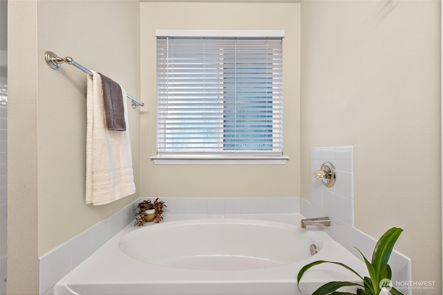 Tacoma, Washington, 98446, United States, 3 Bedrooms Bedrooms, ,3 BathroomsBathrooms,Residential,For Sale,1995150