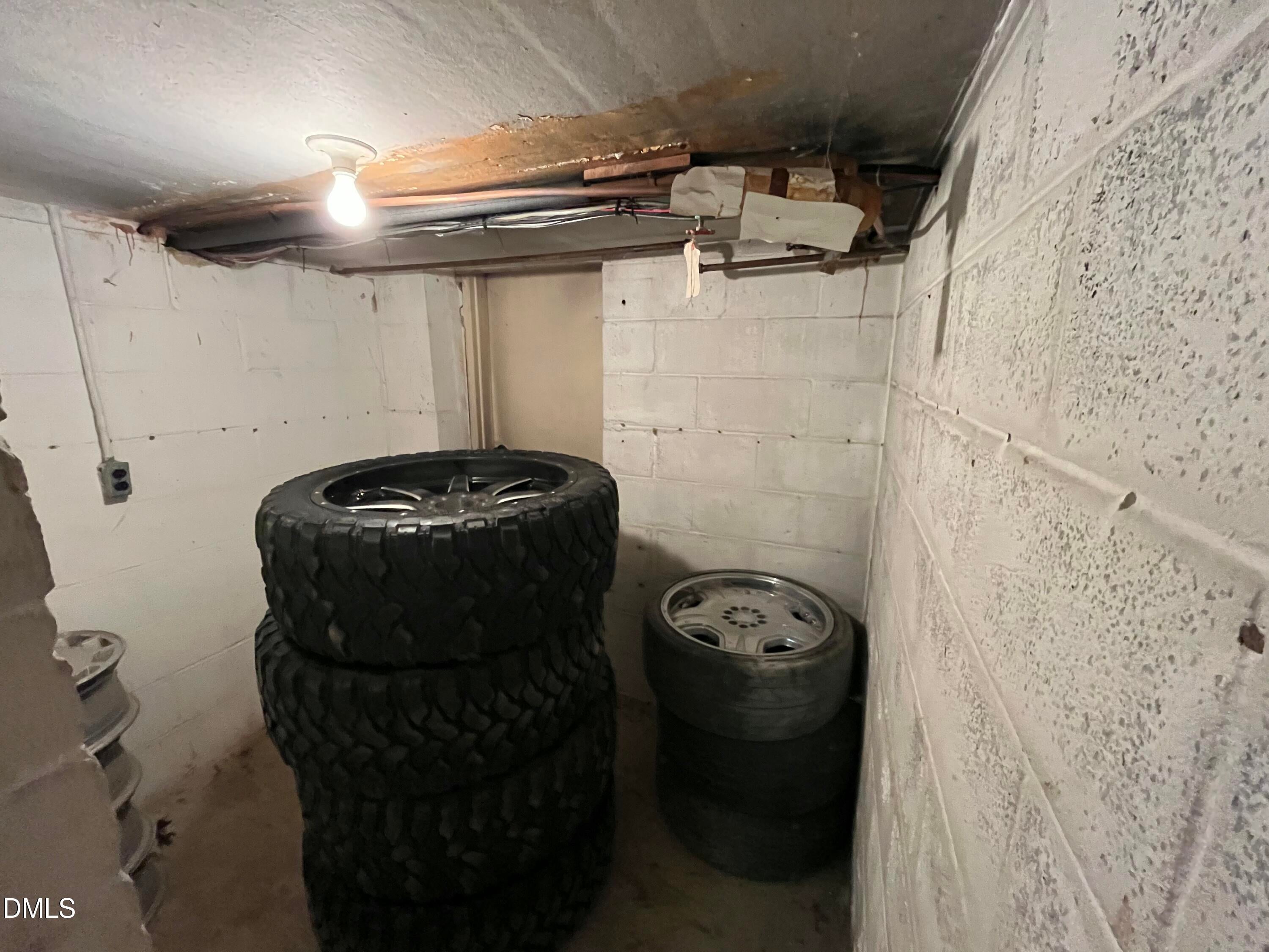 Burlington, North Carolina, 27215, United States, 6 Bedrooms Bedrooms, ,5 BathroomsBathrooms,Residential,For Sale,1999831