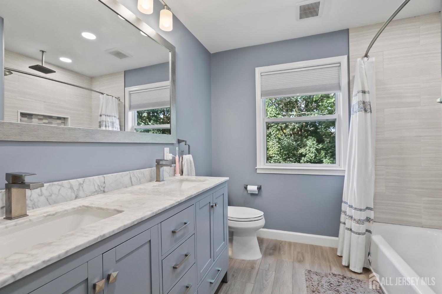 Marlboro, New Jersey, 07751, United States, 5 Bedrooms Bedrooms, ,3 BathroomsBathrooms,Residential,For Sale,1975938