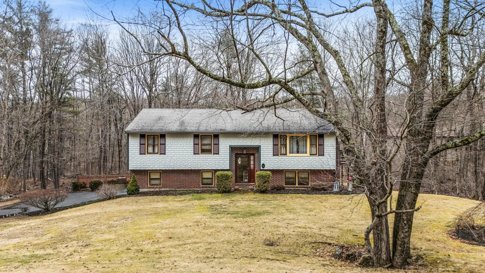 Derry, New Hampshire, 03038, United States, 3 Bedrooms Bedrooms, ,2 BathroomsBathrooms,Residential,For Sale,1935840
