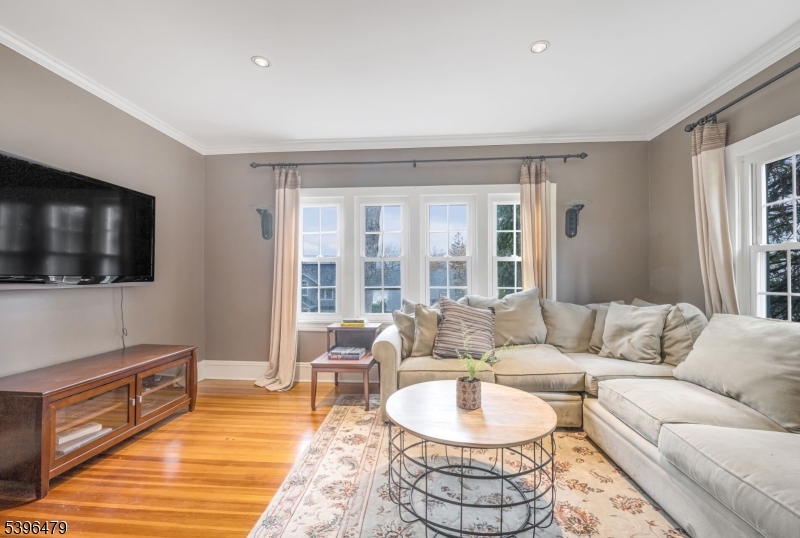 West Milford Twp., New Jersey, 07421, United States, 4 Bedrooms Bedrooms, ,3 BathroomsBathrooms,Residential,For Sale,1992089