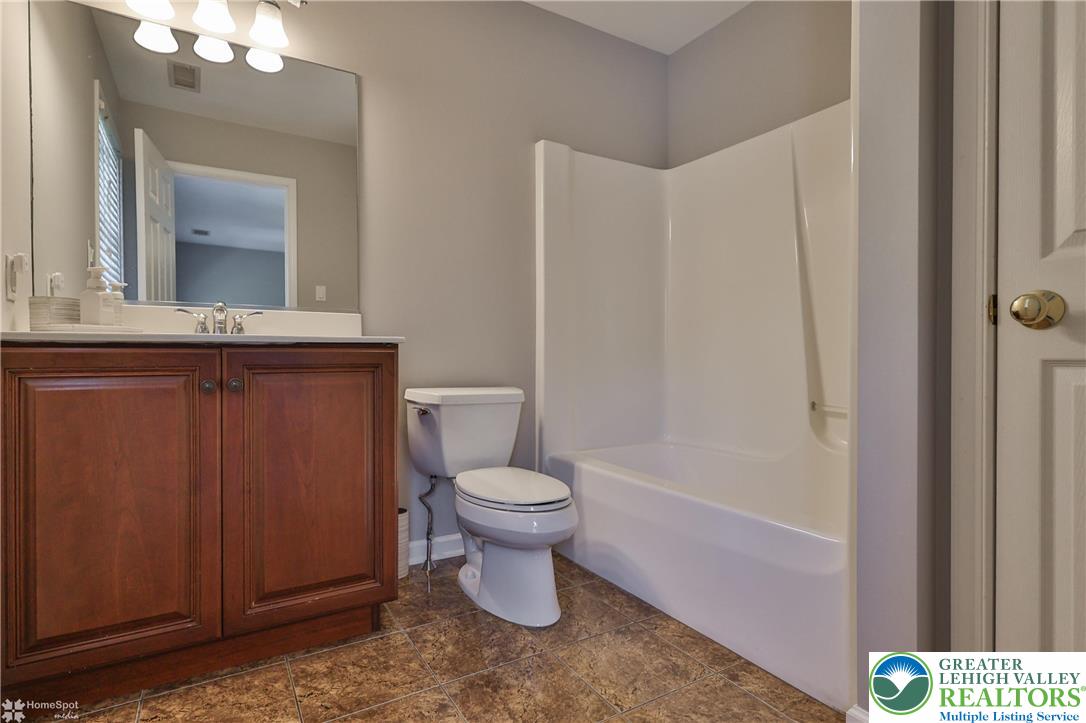 Palmer Twp, Pennsylvania, 18045, United States, 4 Bedrooms Bedrooms, ,4 BathroomsBathrooms,Residential,For Sale,1898728