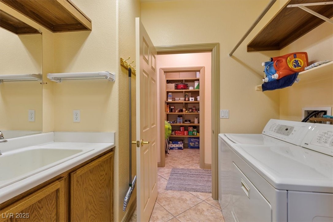 Las Vegas, Nevada, 89148, United States, 3 Bedrooms Bedrooms, ,2 BathroomsBathrooms,Residential,For Sale,1941035