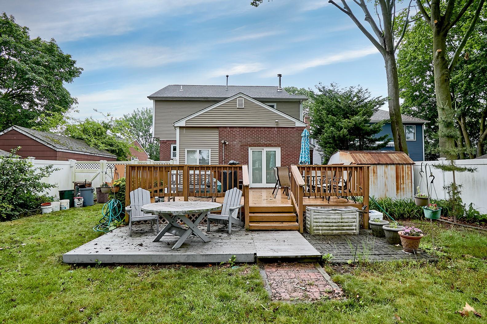 Merrick, New York, 11566, United States, 4 Bedrooms Bedrooms, ,2 BathroomsBathrooms,Residential,For Sale,1923596
