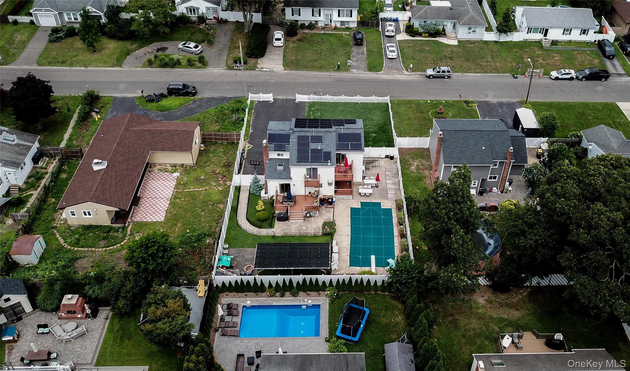 Shirley, New York, 11967, United States, 4 Bedrooms Bedrooms, ,4 BathroomsBathrooms,Residential,For Sale,1901619