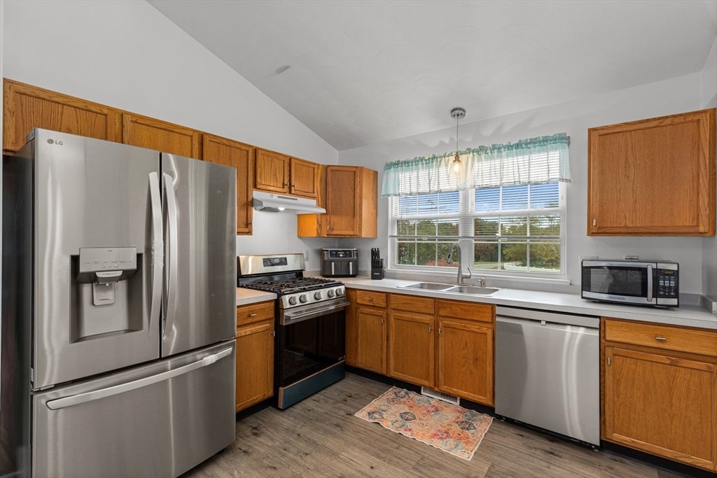 Plymouth, Massachusetts, 02360, United States, 3 Bedrooms Bedrooms, ,2 BathroomsBathrooms,Residential,For Sale,1982553