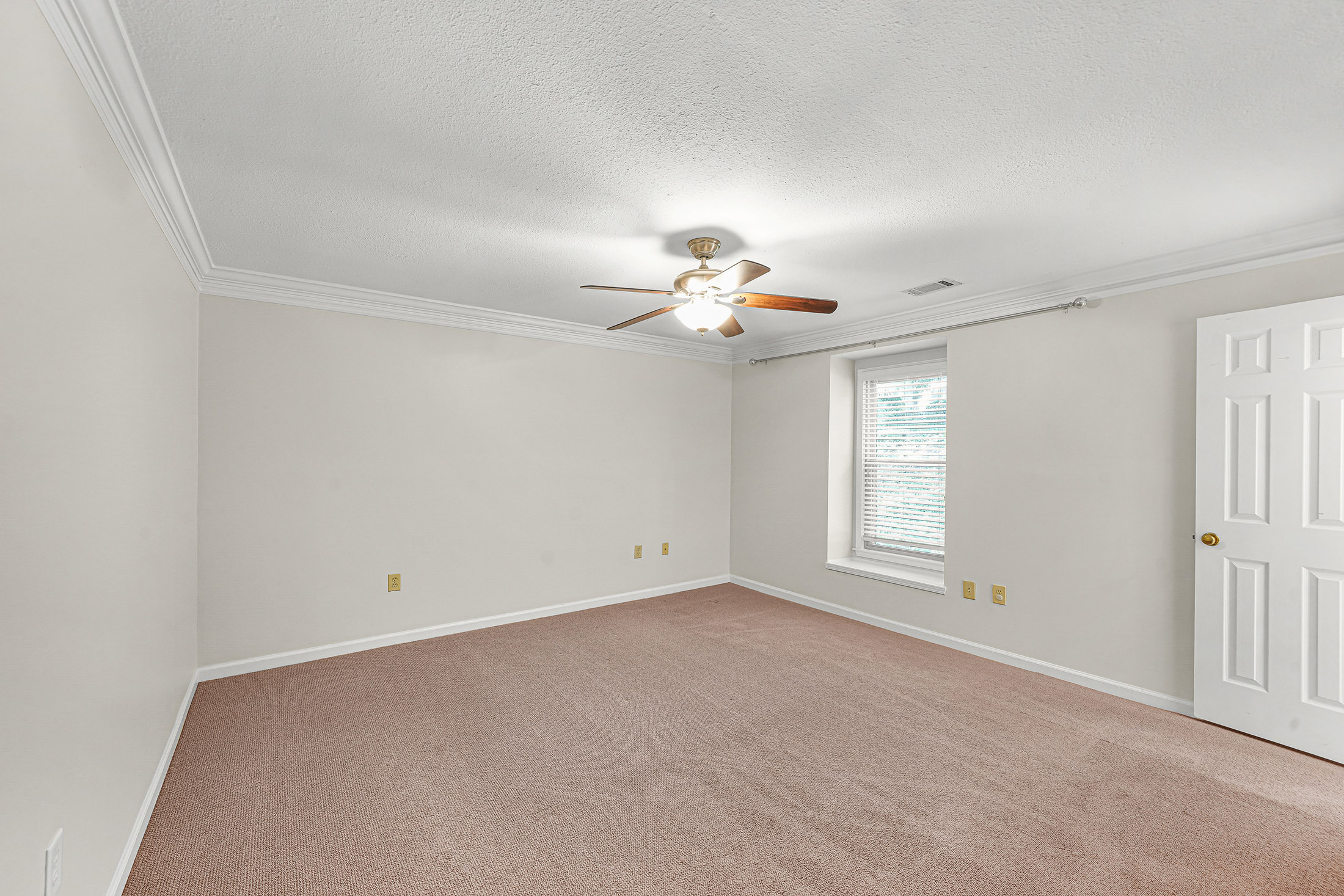  Beautiful Brick Townhome Offers Peaceful Park-like Living in Buckhead - 物件實景