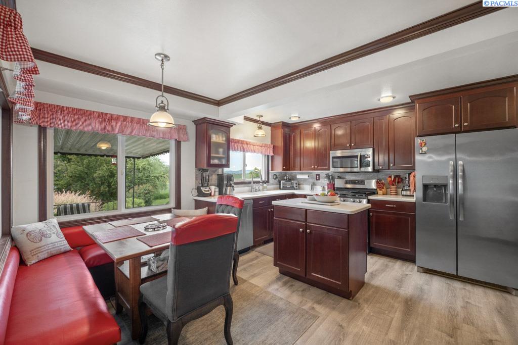 Tekoa, Washington, 99033, United States, 4 Bedrooms Bedrooms, ,2 BathroomsBathrooms,Residential,For Sale,1847399