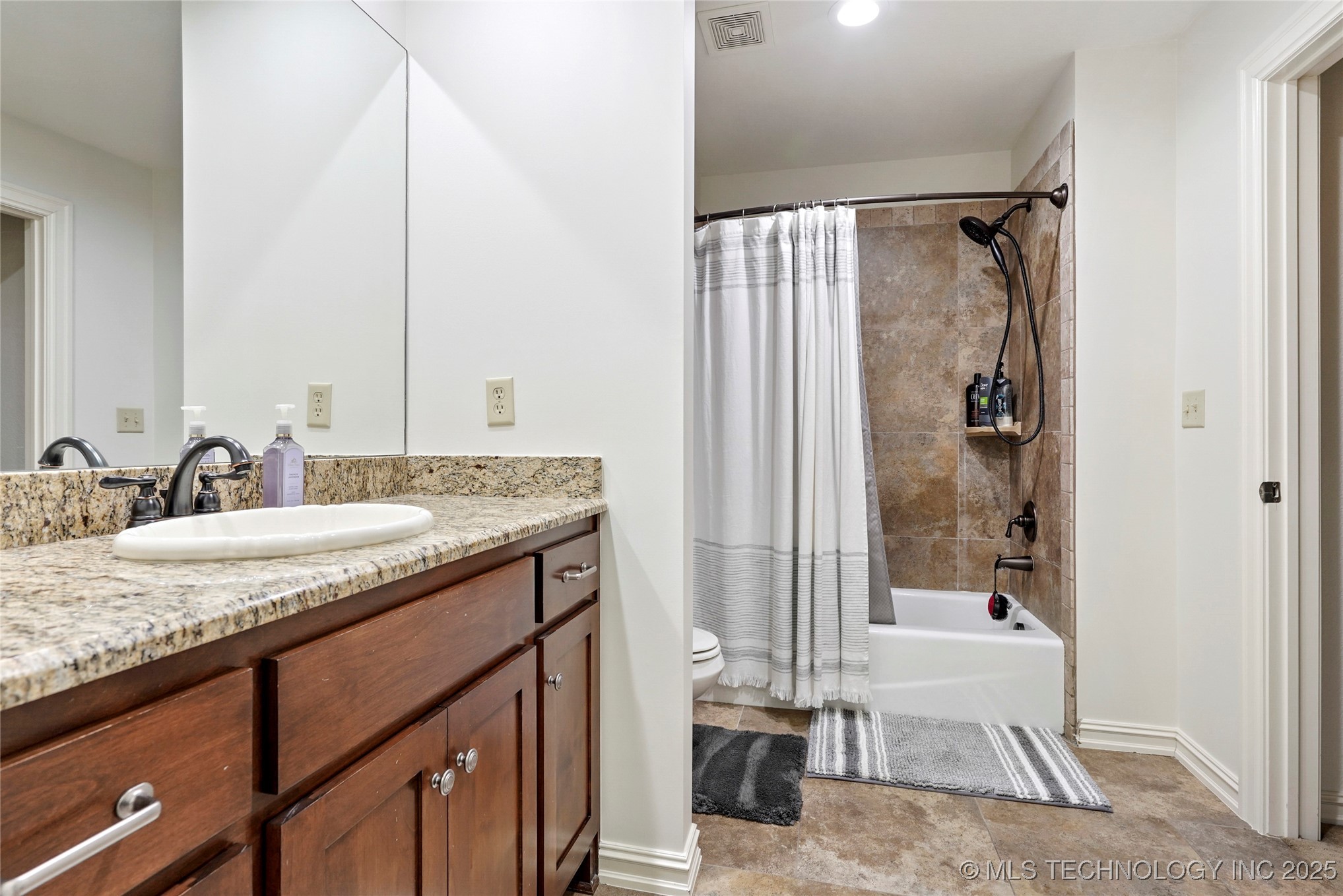 Broken Arrow, Oklahoma, 74011, United States, 5 Bedrooms Bedrooms, ,5 BathroomsBathrooms,Residential,For Sale,1793326