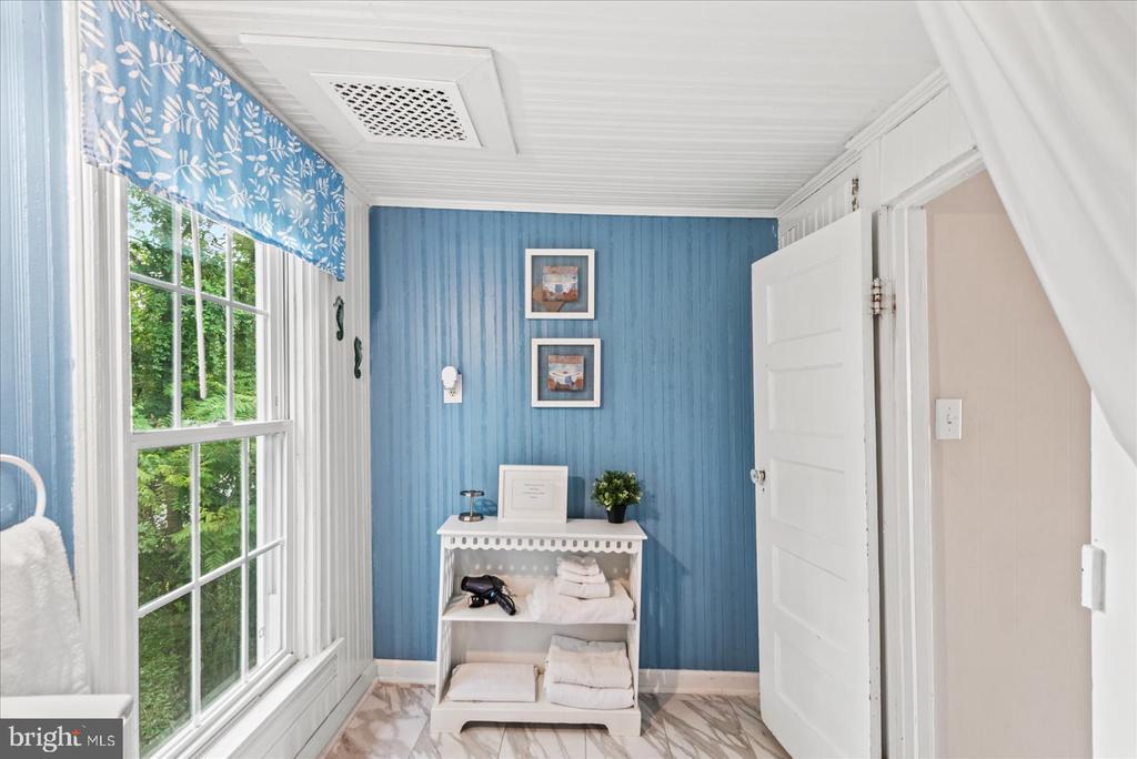 Colonial Beach, Virginia, 22443, United States, 4 Bedrooms Bedrooms, ,2 BathroomsBathrooms,Residential,For Sale,1926238