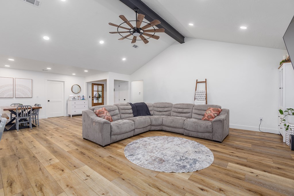 Huntington, Texas, 75949, United States, 4 Bedrooms Bedrooms, ,3 BathroomsBathrooms,Residential,For Sale,2009235