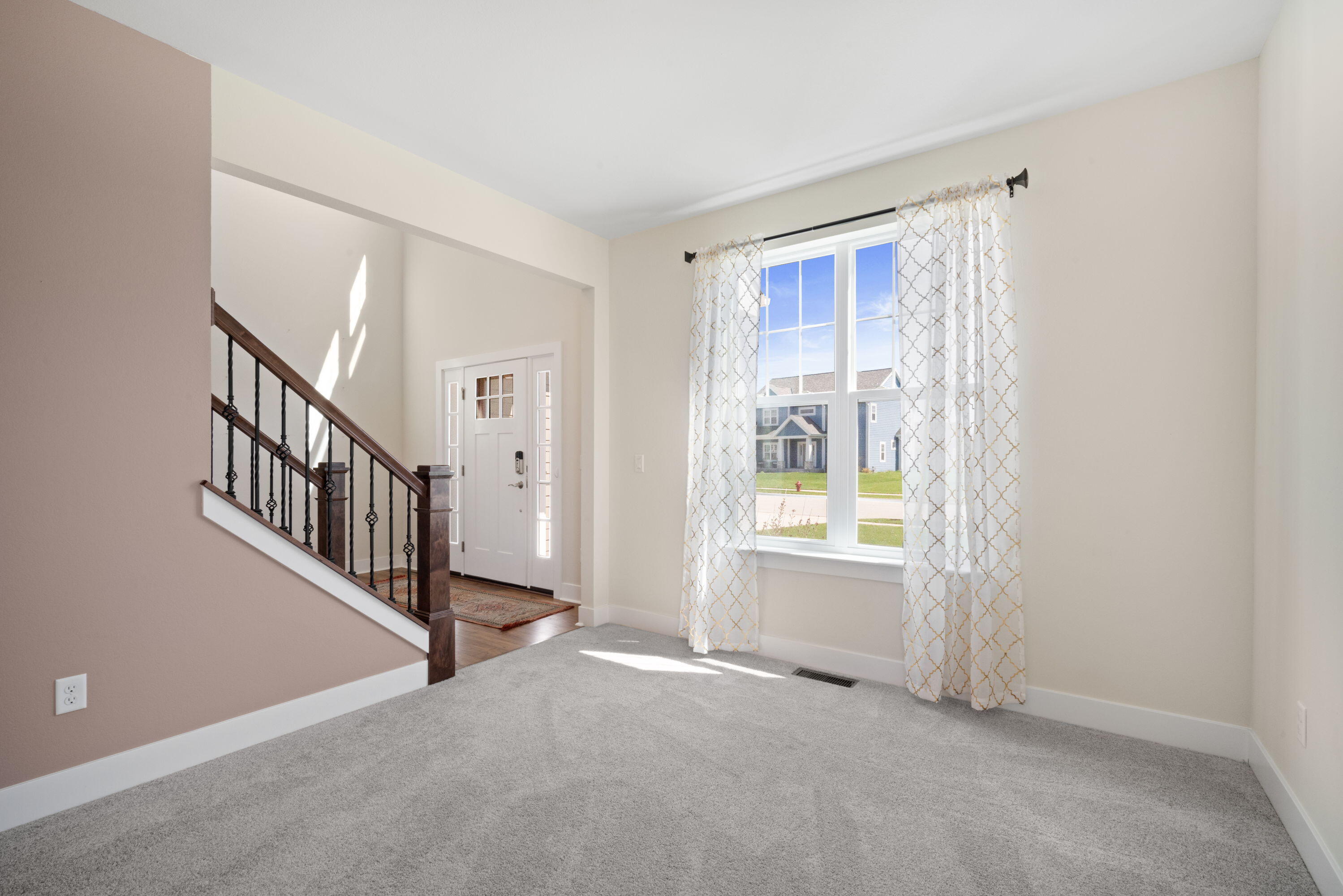 Grafton, Wisconsin, 53024, United States, 4 Bedrooms Bedrooms, ,4 BathroomsBathrooms,Residential,For Sale,1989269