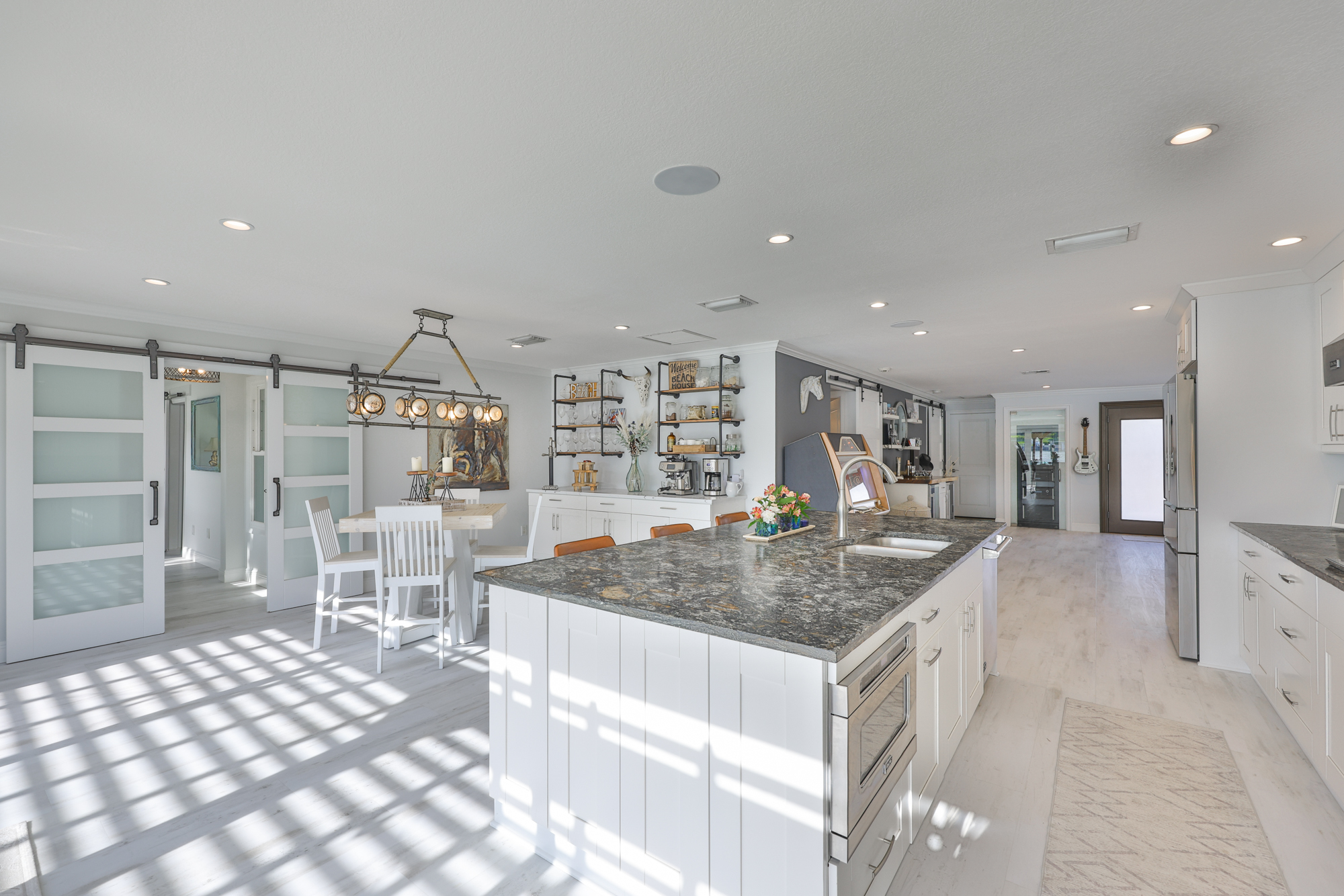 Largo, Florida, 33770, United States, 3 Bedrooms Bedrooms, ,4 BathroomsBathrooms,Residential,For Sale,1982146