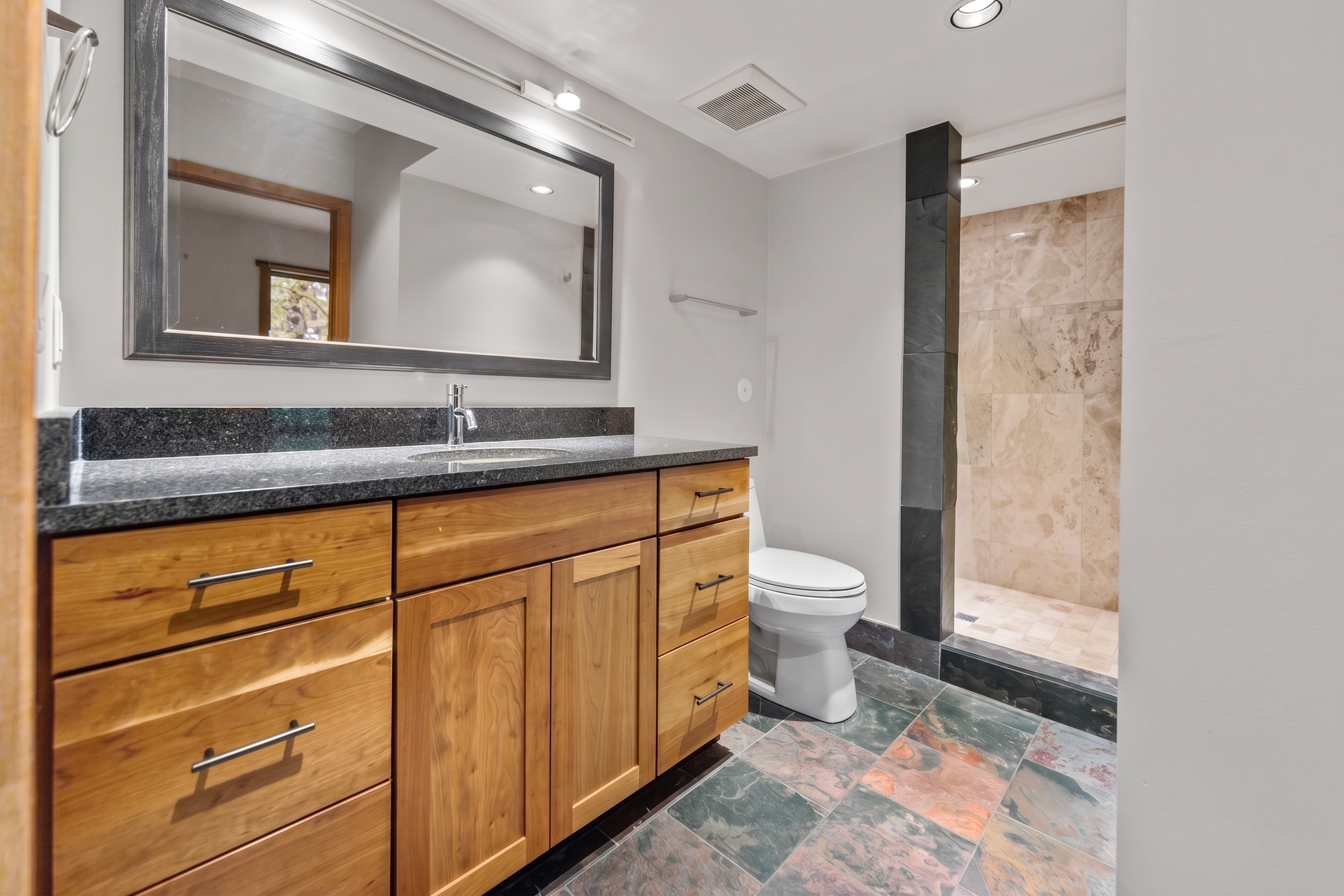  Striking Custom Home Set on 3.49 Private Acres in Wildwood - 物件實景