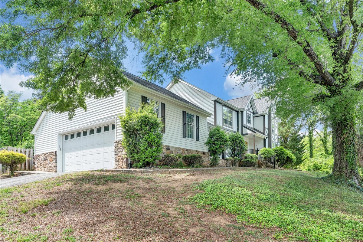 Roanoke, Virginia, 24015, United States, 5 Bedrooms Bedrooms, ,3 BathroomsBathrooms,Residential,For Sale,2043623