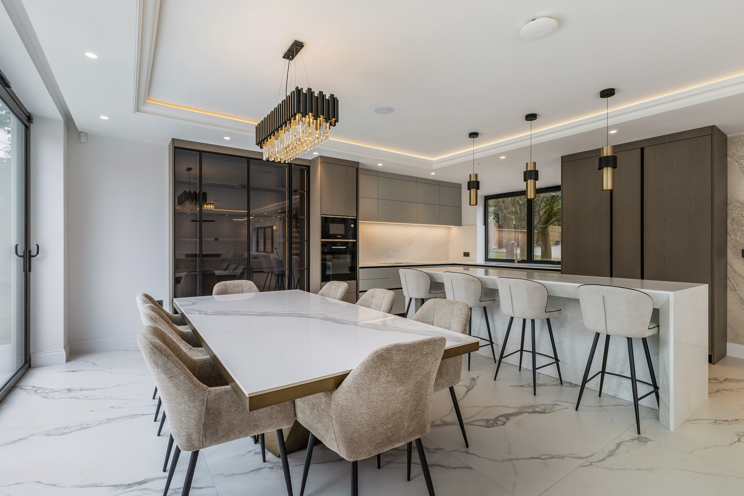  A Gated Contemporary House with an Indoor Swimming Pool - 物件實景