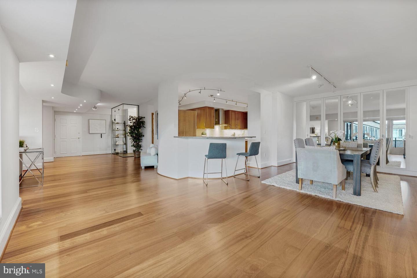 Washington, District of Columbia, 20016, United States, 3 Bedrooms Bedrooms, ,3 BathroomsBathrooms,Residential,For Sale,1895672