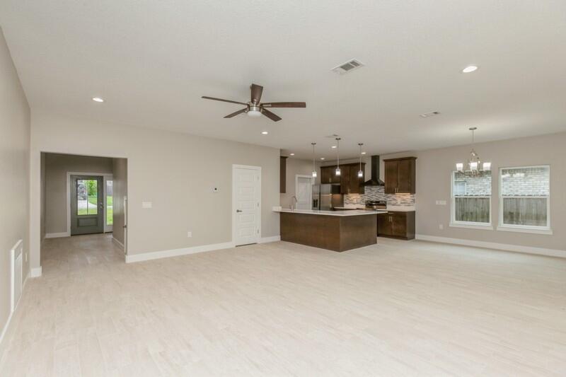 Crestview, Florida, 32539, United States, 4 Bedrooms Bedrooms, ,4 BathroomsBathrooms,Residential,For Sale,1911997