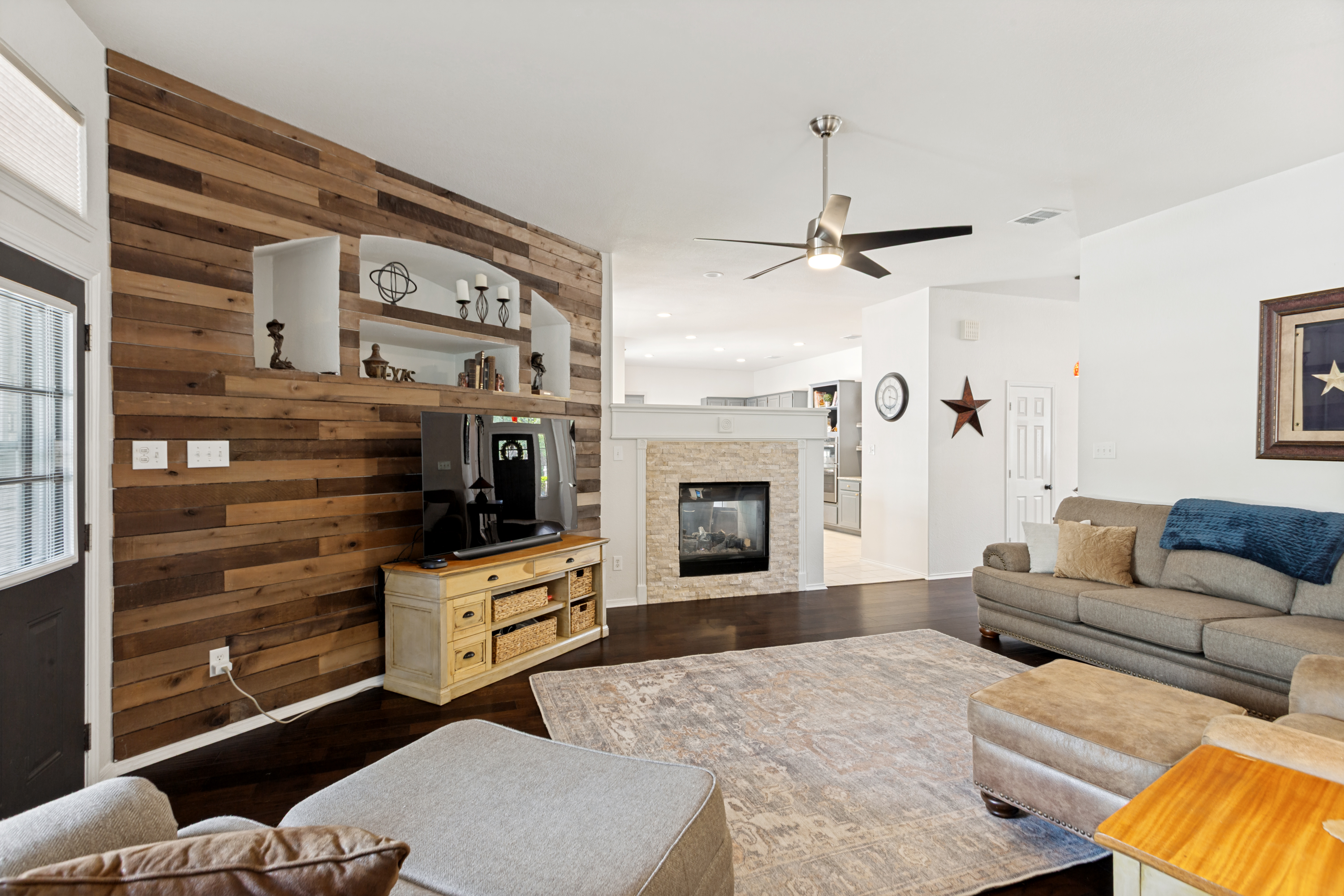  729 Big Horn Trail, Crowley, TX, 76036 - 物件實景