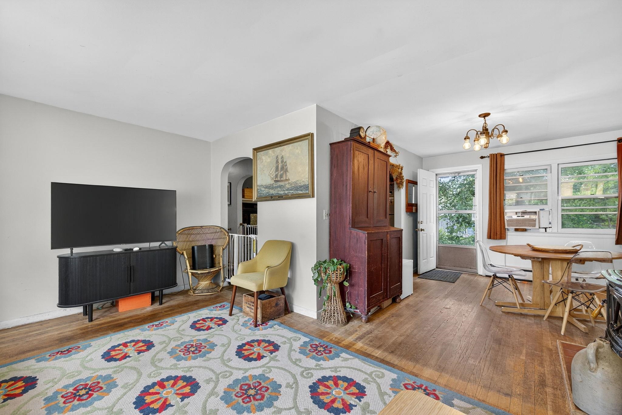 Portsmouth, New Hampshire, 03801, United States, 3 Bedrooms Bedrooms, ,1 BathroomBathrooms,Residential,For Sale,1934652