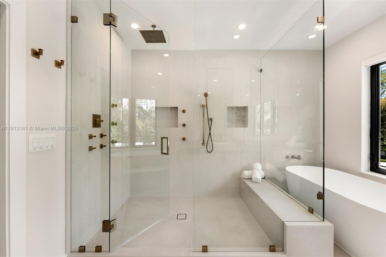 Miami Beach, Florida, 33140, United States, 9 Bedrooms Bedrooms, ,9 BathroomsBathrooms,Residential,For Sale,1993425