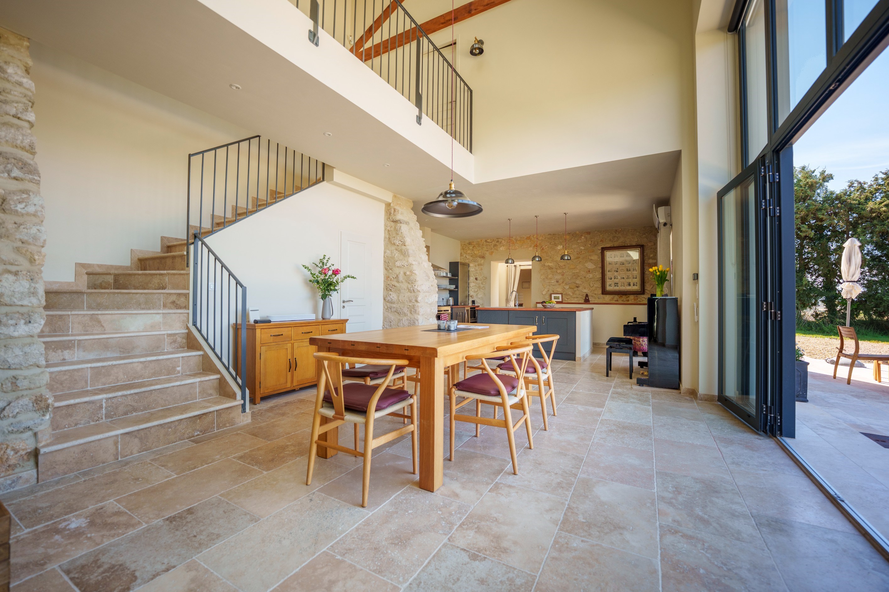  Character property within a vineyard estate — renovated barn with pool and exce… - 物件實景