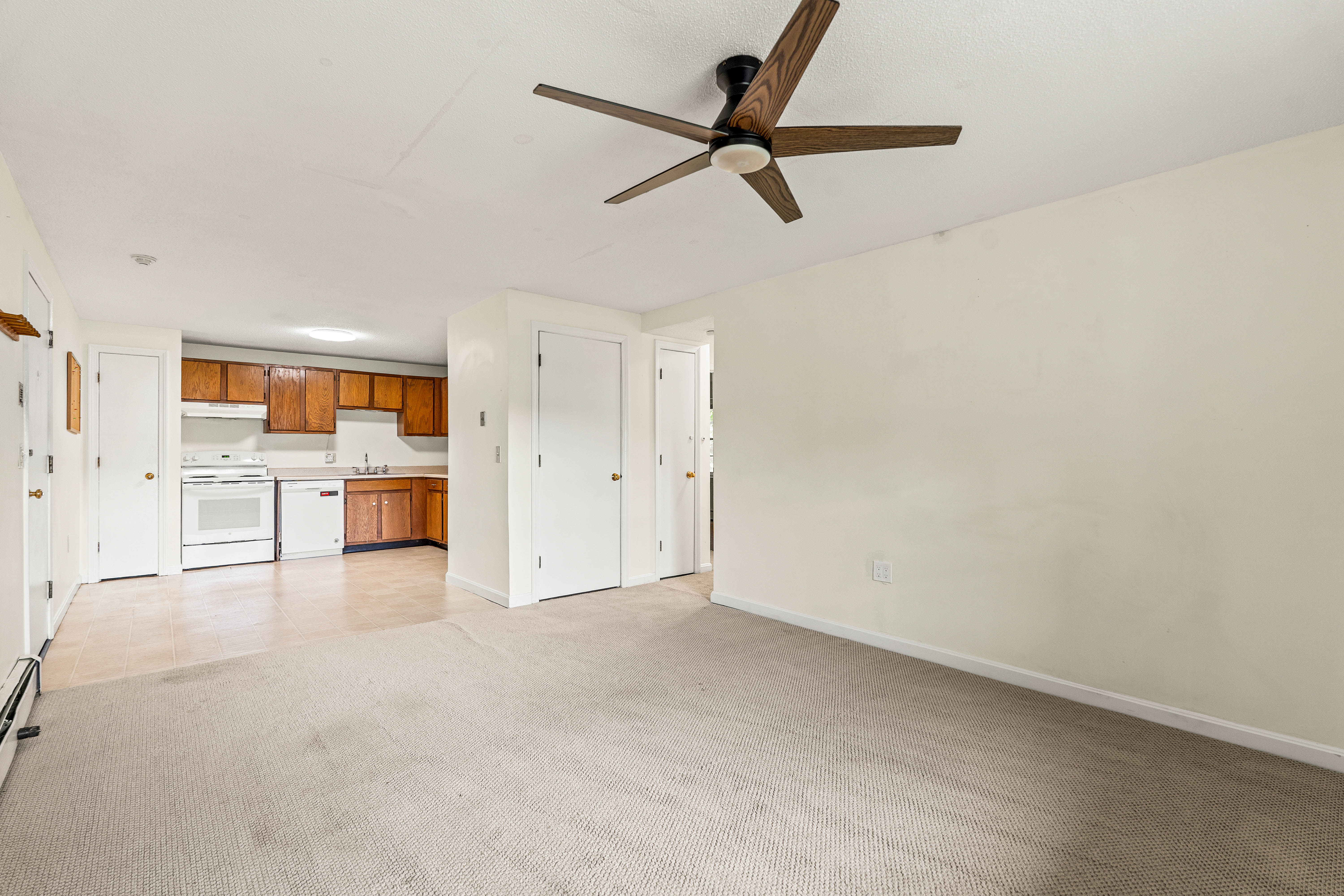  1202 White Cedar Boulevard, Portsmouth, NH 03801 - 物件實景
