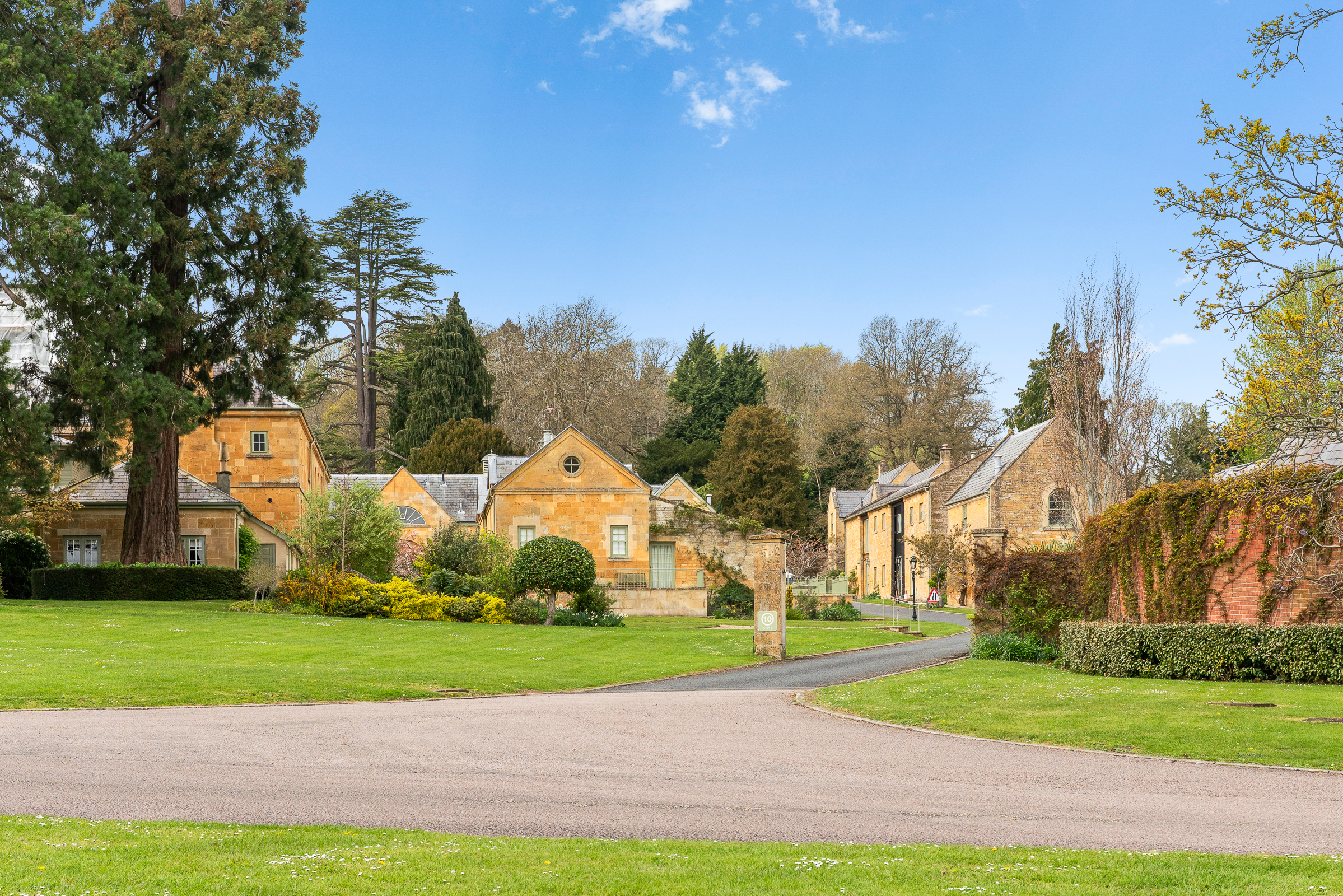  A Handsome Cotswold House Set Within the Parkland of Northwick Estate - 物件實景