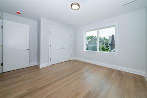 New Rochelle, New York, 10801, United States, 6 Bedrooms Bedrooms, ,5 BathroomsBathrooms,Residential,For Sale,1980613