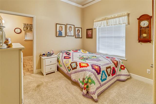 Eufaula, Oklahoma, 74432, United States, 3 Bedrooms Bedrooms, ,4 BathroomsBathrooms,Residential,For Sale,1976546