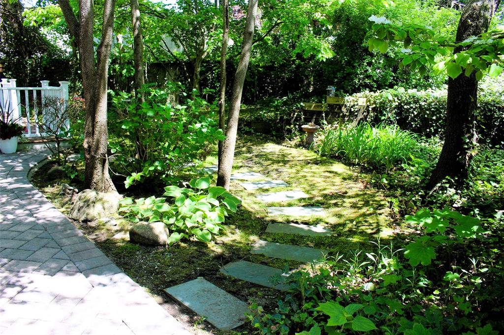 New York, New York, 11730, United States, 3 Bedrooms Bedrooms, ,3 BathroomsBathrooms,Residential,For Sale,1928706