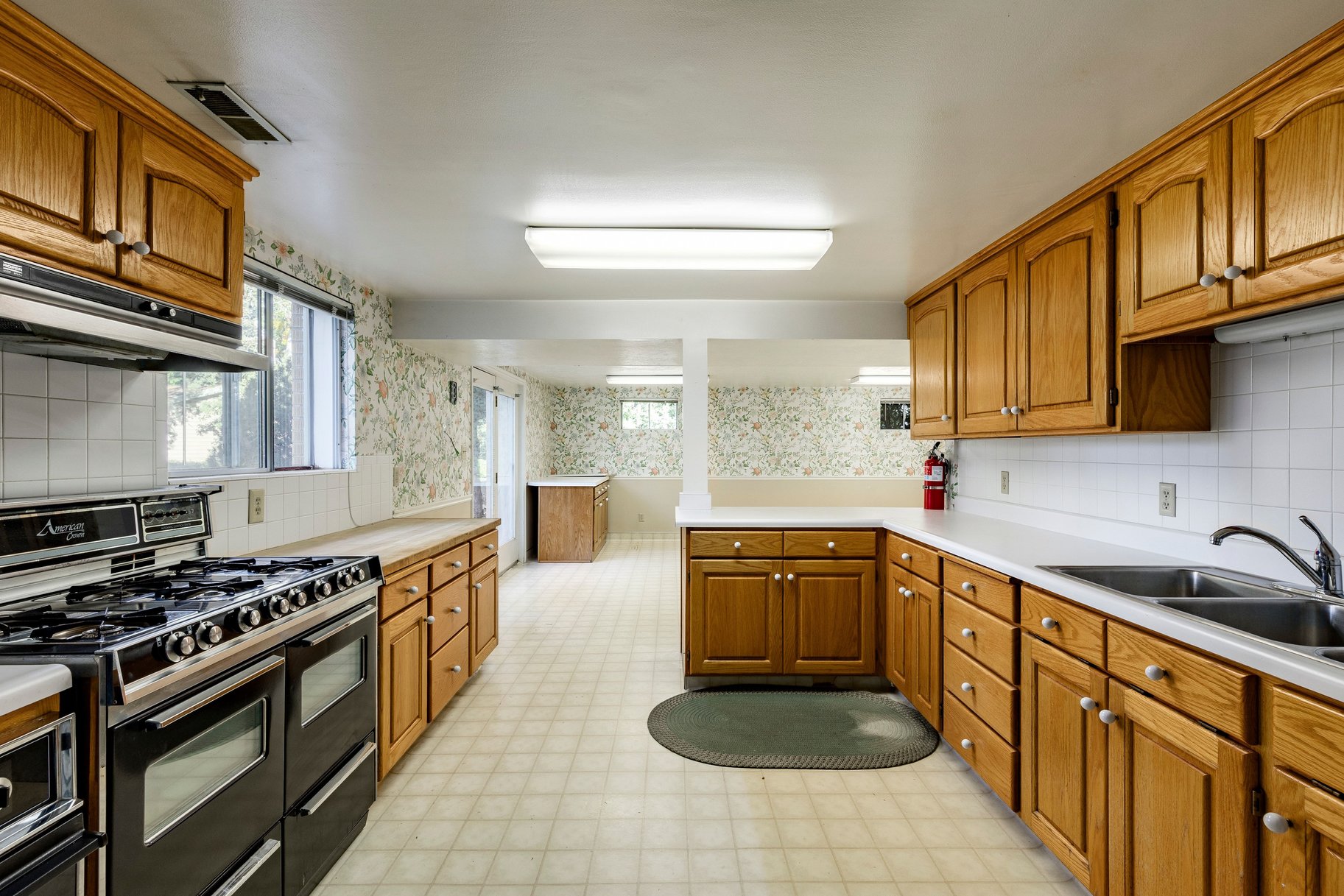  Solid Millcreek Home with Huge Workshop - 物件實景