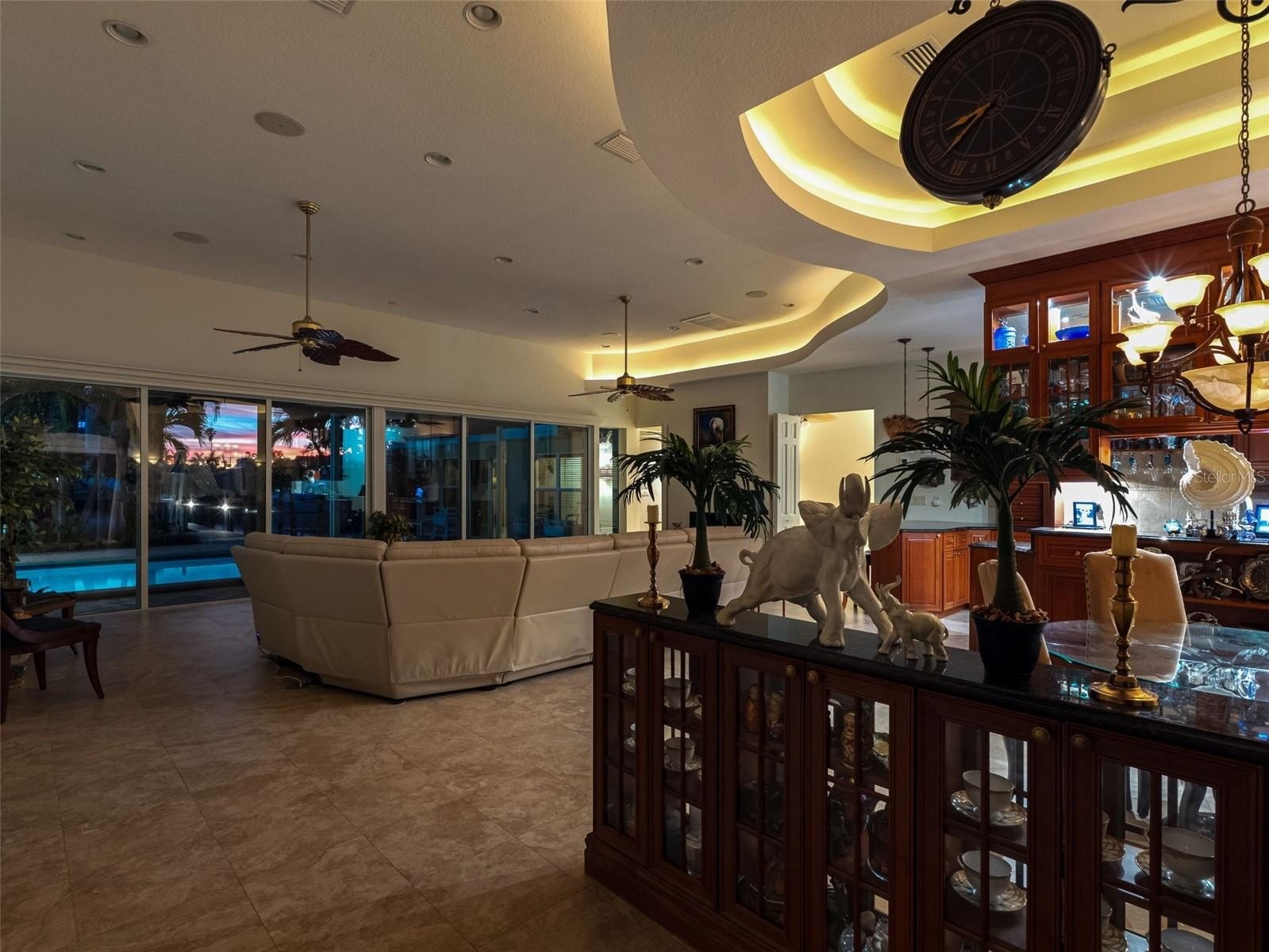 CLEARWATER BEACH, Florida, 33767, United States, 3 Bedrooms Bedrooms, ,3 BathroomsBathrooms,Residential,For Sale,1979132