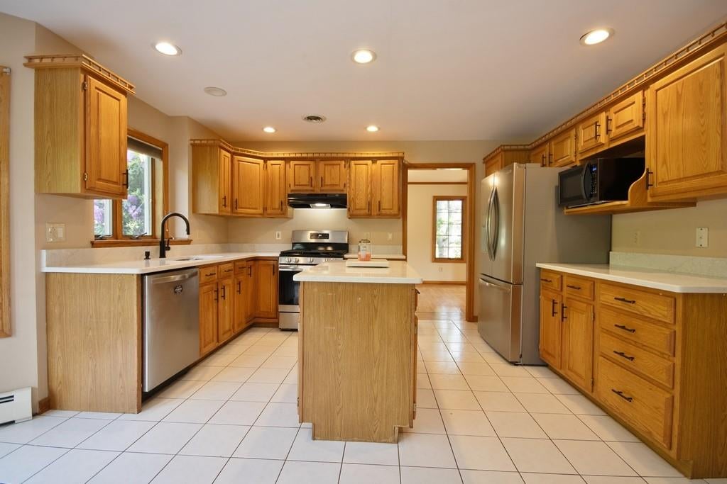 Florida, New York, 10921, United States, 4 Bedrooms Bedrooms, ,3 BathroomsBathrooms,Residential,For Sale,1944885