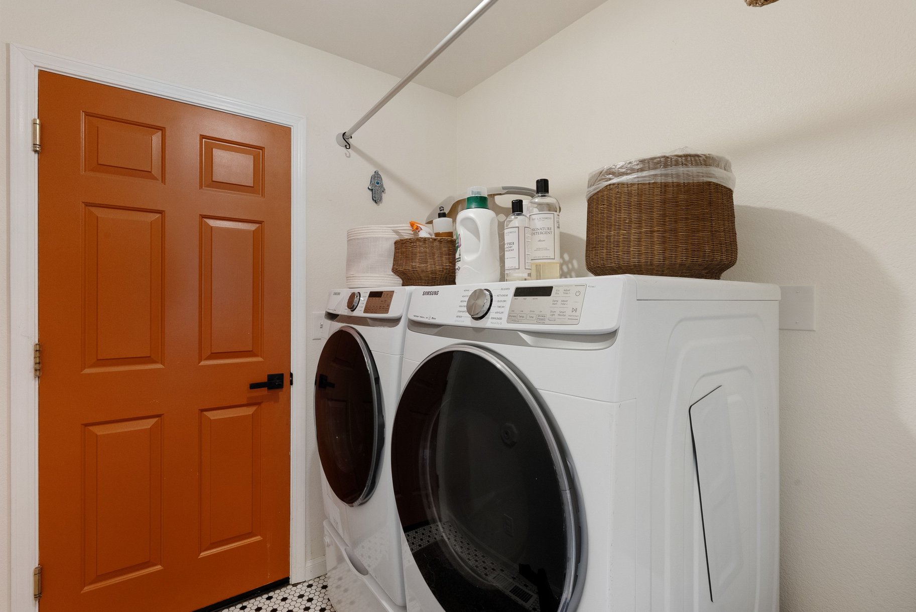  Windhaven Home with Designer Kitchen and Extensive Upgrades - 物件實景