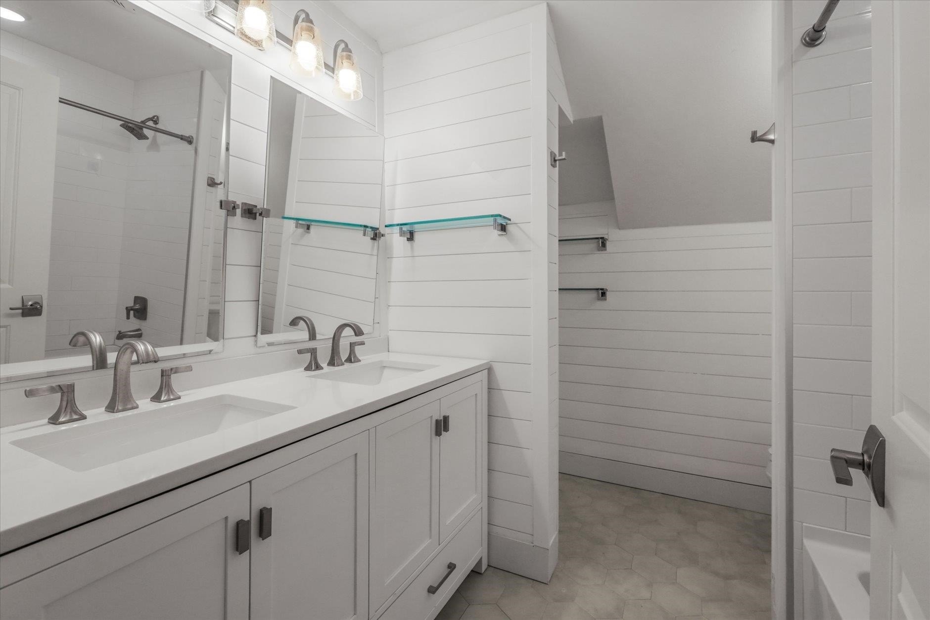 Tallahassee, Florida, 32308-0927, United States, 4 Bedrooms Bedrooms, ,3 BathroomsBathrooms,Residential,For Sale,1981532