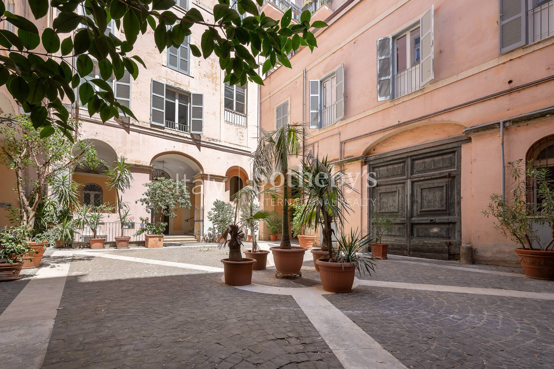  Refined pied-à-terre with a charming terrace in the exclusive Palazzo Balestra - 物件實景