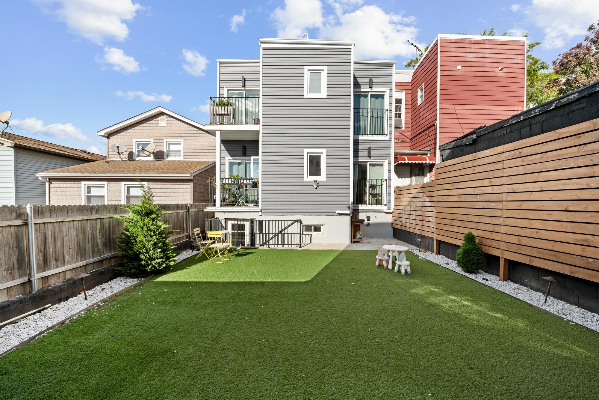 Jersey City, New Jersey, 07307, United States, 3 Bedrooms Bedrooms, ,3 BathroomsBathrooms,Residential,For Sale,1965094