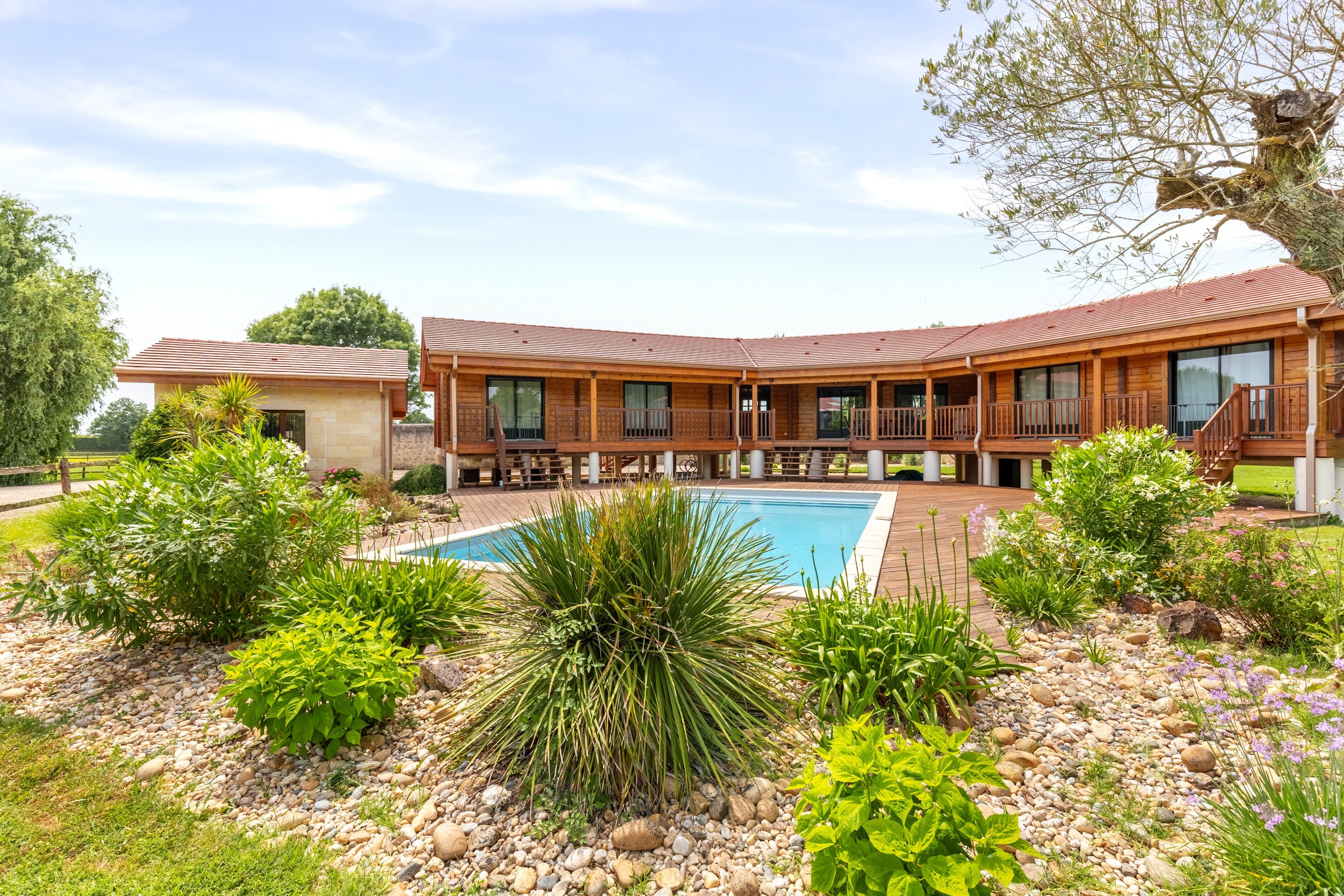  AN EXCEPTIONAL MIXED-USE PROPERTY COMBINING RESIDENTIAL, EQUESTRIAN AND WINE-PR… - 物件實景