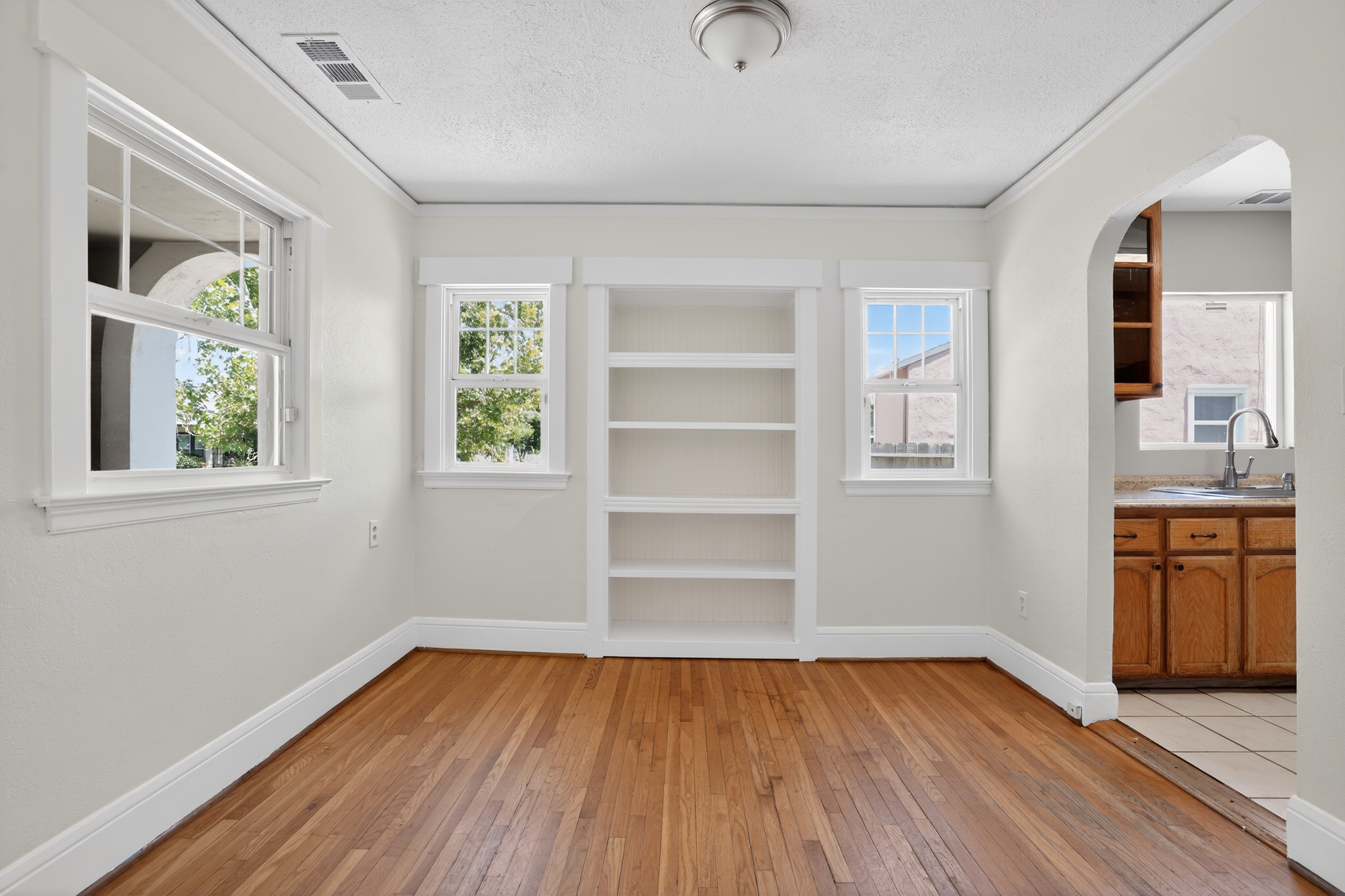  1670 W Poplar St. - 物件實景