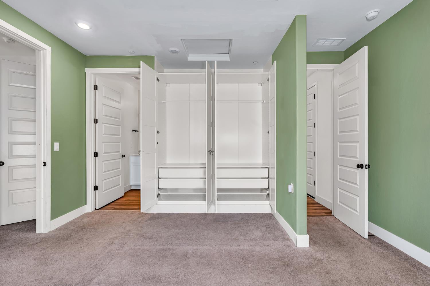 Los Banos, California, 93635, United States, 4 Bedrooms Bedrooms, ,2 BathroomsBathrooms,Residential,For Sale,2005631