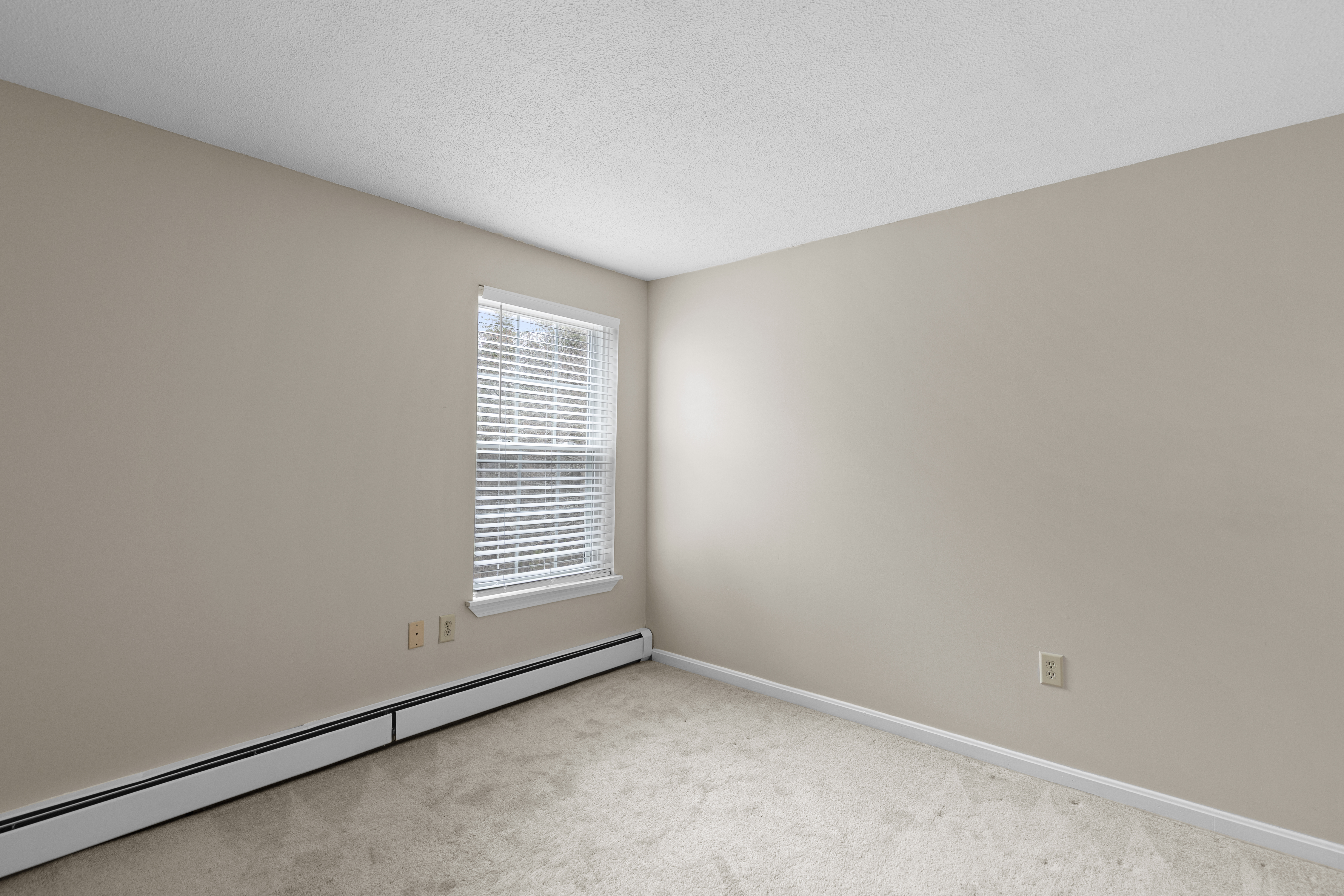  209 White Cedar Boulevard, Portsmouth, NH, 03801 - 物件實景