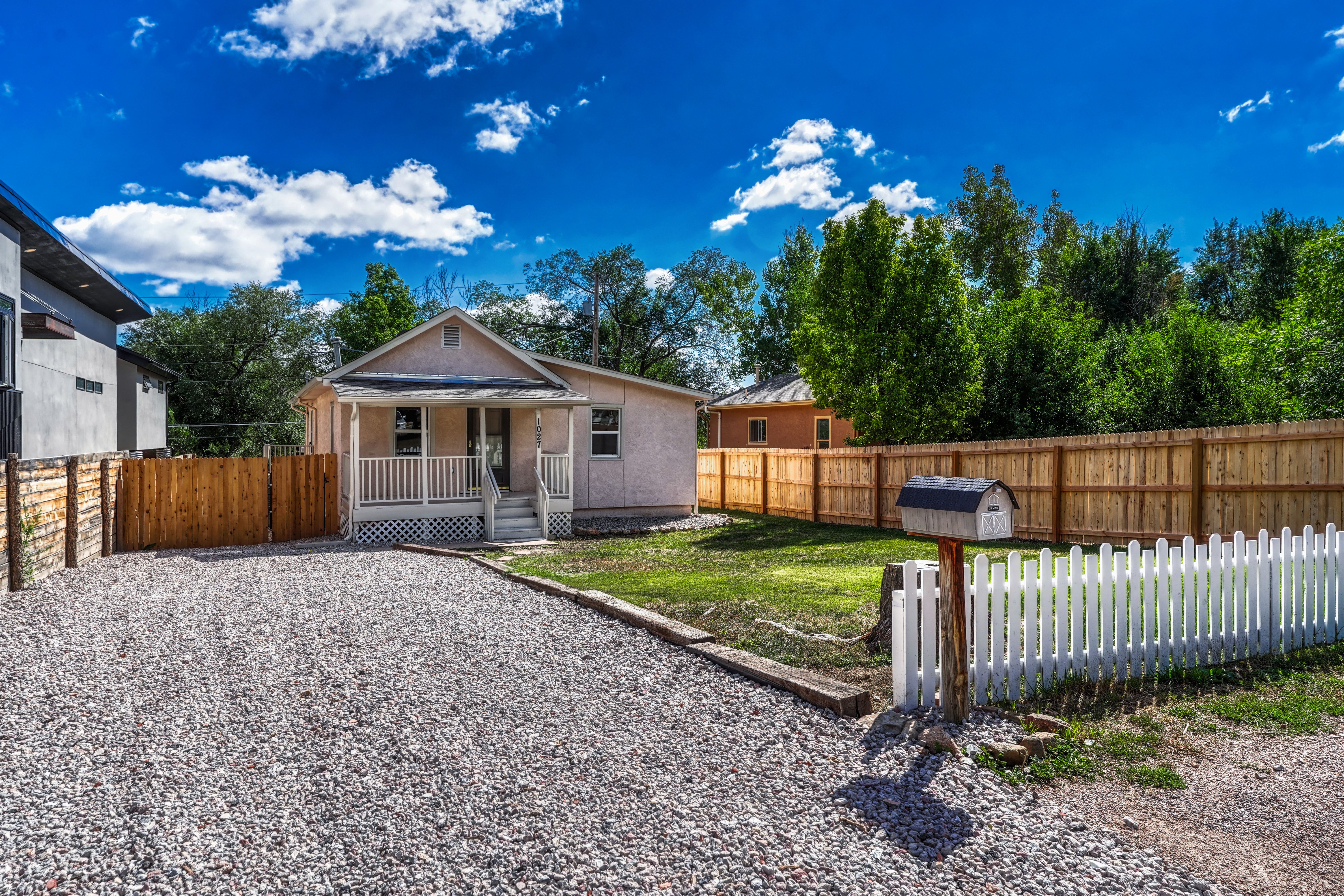  Welcome to This Beautifully Updated Home in Calvert Heights - 物件實景