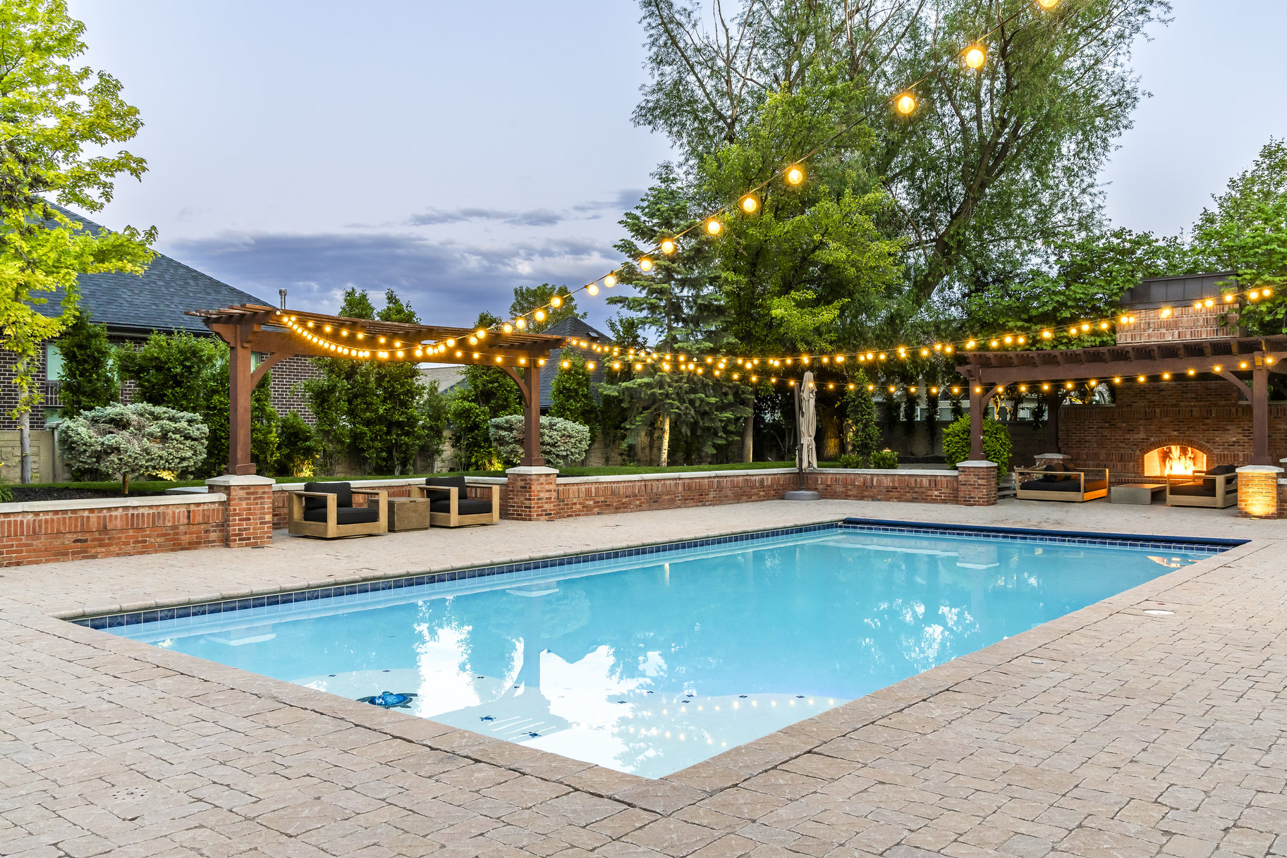  Gated West Jordan 2 Story Estate with 10 Car Garage and Swimming Pool - 物件實景