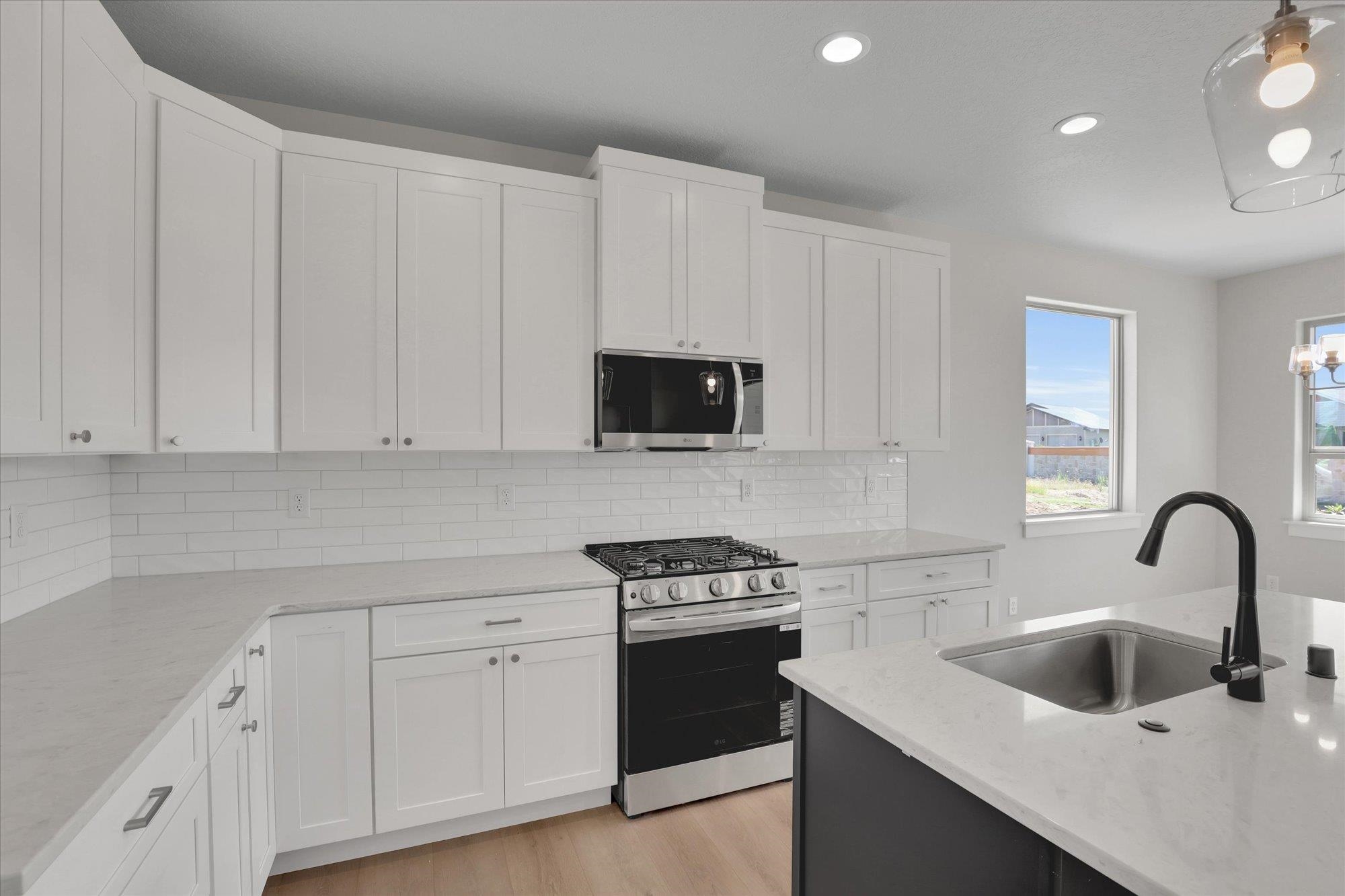 Deer Park, Washington, 99006, United States, 3 Bedrooms Bedrooms, ,2 BathroomsBathrooms,Residential,For Sale,1963101